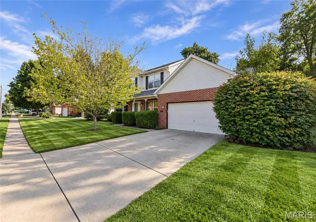Photo 3 of Single family home for sale at 1106 Illini Dr, O Fallon, IL 62269 | MLS# MIS26060583 | Listing updated on 2026-10-17