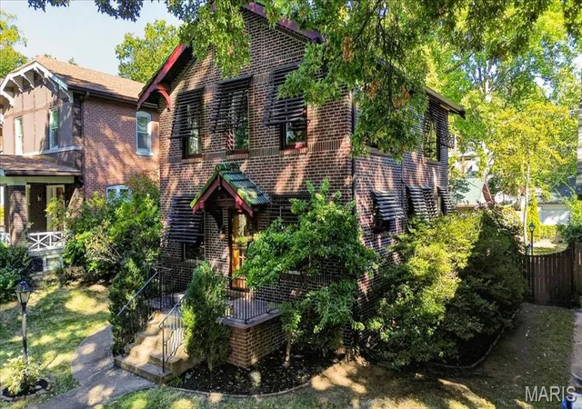 Photo 2 of Single family home for sale at 7051 Waterman Ave, Saint Louis, MO 63130 | MLS# MIS26060591 | Listing updated on 2026-10-19