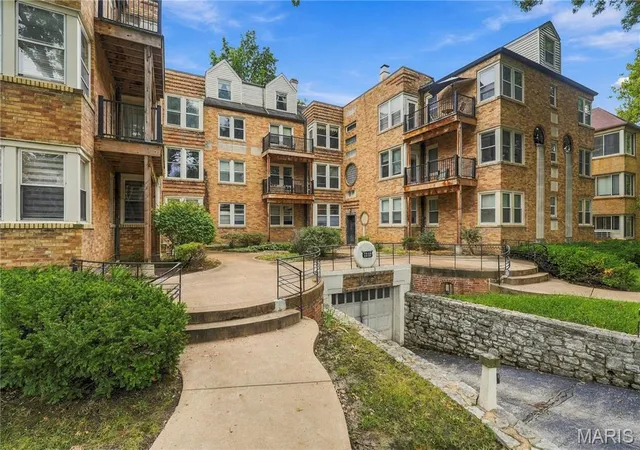 Condo for sale at 7536 York Dr #2B, Saint Louis, MO 63105 | MLS# MIS26060602