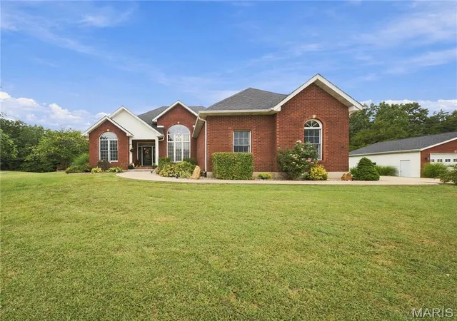 Photo 1 of Single family home for sale at 15225 Deer Park Ln, Saint James, MO 65559 | MLS# MIS26060605 | Listing updated on 2026-09-29