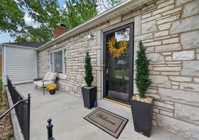 Photo 2 of Single family home for sale at 1424 Ronald Dr, Saint Louis, MO 63119 | MLS# MIS26060614 | Listing updated on 2026-09-23