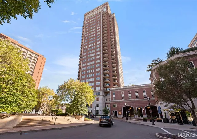 Photo 1 of Condo for sale at 150 Carondelet Plz #403, Saint Louis, MO 63105 | MLS# MIS26060617 | Listing updated on 2026-10-29