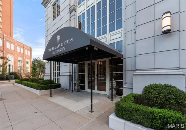 Photo 2 of Condo for sale at 150 Carondelet Plz #403, Saint Louis, MO 63105 | MLS# MIS26060617 | Listing updated on 2026-10-29