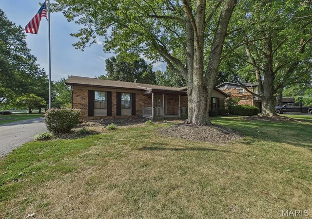 Photo 3 of Single family home for sale at 9012 Range Dr, New Athens, IL 62264 | MLS# MIS26060620 | Listing updated on 2026-10-04