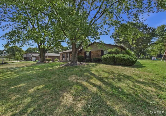 Photo 3 of Single family home for sale at 9012 Range Dr, New Athens, IL 62264 | MLS# MIS26060620 | Listing updated on 2026-10-04