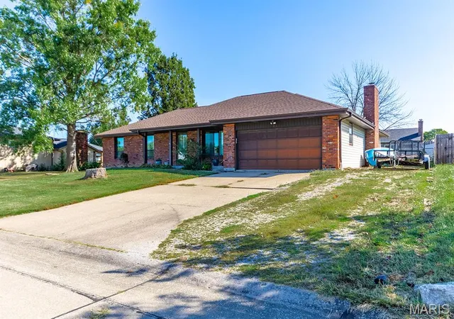 Photo 3 of Single family home for sale at 2310 Park Crst, Mexico, MO 65265 | MLS# MIS26060631 | Listing updated on 2026-10-12