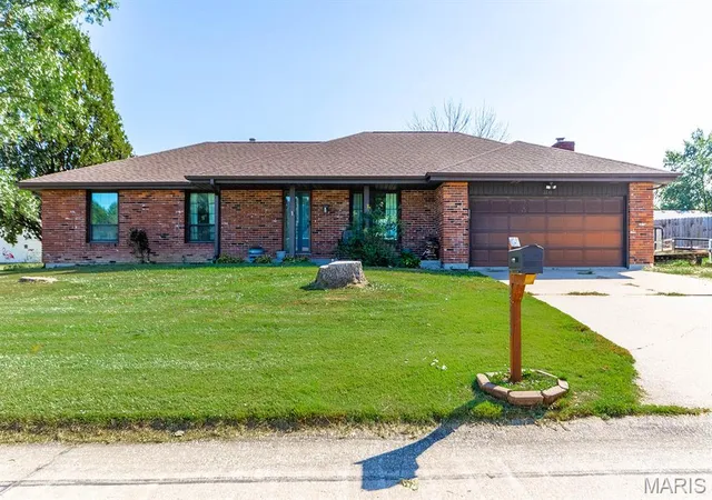 Photo 3 of Single family home for sale at 2310 Park Crst, Mexico, MO 65265 | MLS# MIS26060631 | Listing updated on 2026-10-12