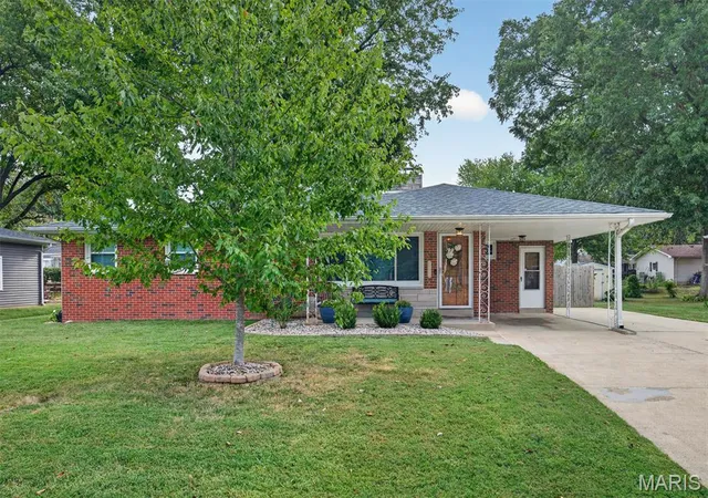 Photo 1 of Single family home for sale at 1505 Paradise Dr, Highland, IL 62249 | MLS# MIS26060632 | Listing updated on 2026-09-24