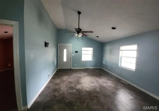 Photo 4 of Single family home for sale at 906 N Homewood Ave, Springfield, MO 65803 | MLS# MIS26060637 | Listing updated on 2026-09-19