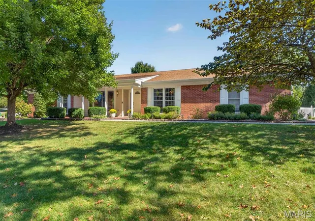 Photo 1 of Single family home for sale at 1584 Foxleigh Ct, Saint Louis, MO 63131 | MLS# MIS26060640 | Listing updated on 2026-10-21