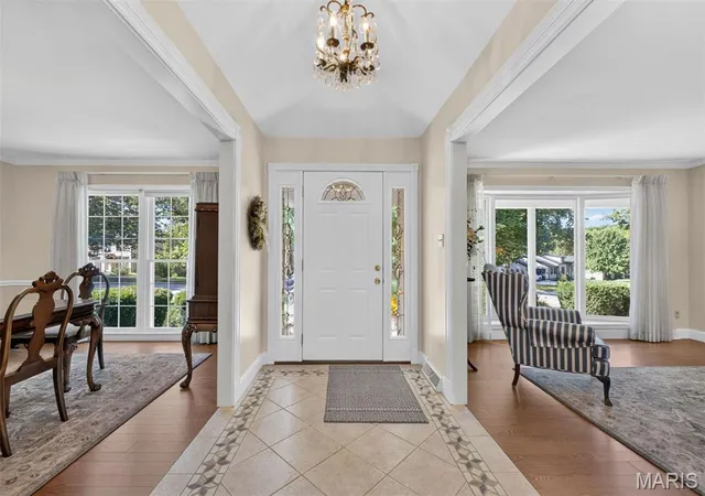 Photo 4 of Single family home for sale at 1584 Foxleigh Ct, Saint Louis, MO 63131 | MLS# MIS26060640 | Listing updated on 2026-10-21
