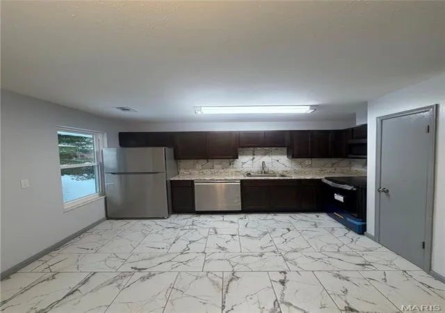 Listing Photo 5 - Condo for sale in building located at 2049 New Sun Dr, Florissant, MO 63031