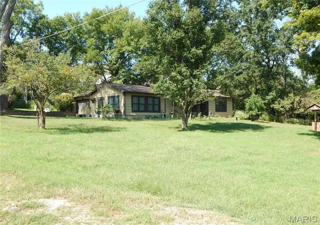 Photo 2 of Sale Pending at 1475 Uthoff Dr, Fenton, MO 63026 | MLS# MIS26060648 | Listing updated on 2026-10-09