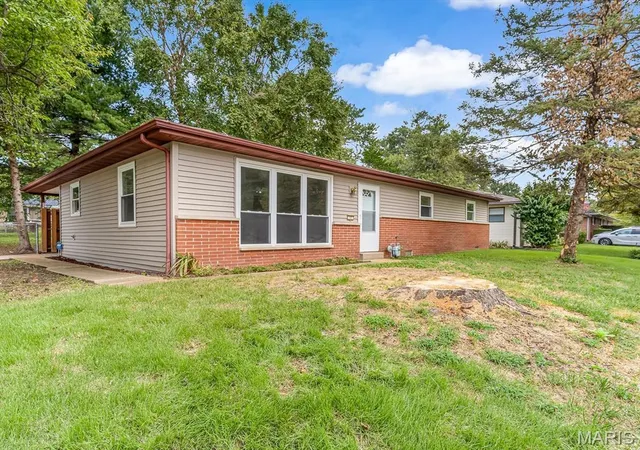Photo 2 of Single family home for sale at 17 Neptune Dr, Belleville, IL 62226 | MLS# MIS26060653 | Listing updated on 2026-09-20