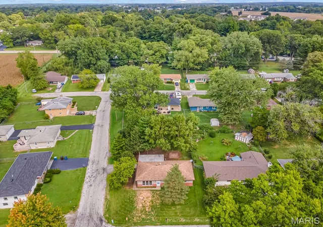 Photo 3 of Single family home for sale at 17 Neptune Dr, Belleville, IL 62226 | MLS# MIS26060653 | Listing updated on 2026-09-20