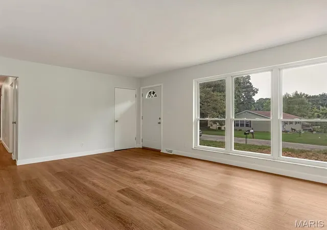 Photo 4 of Single family home for sale at 17 Neptune Dr, Belleville, IL 62226 | MLS# MIS26060653 | Listing updated on 2026-09-20