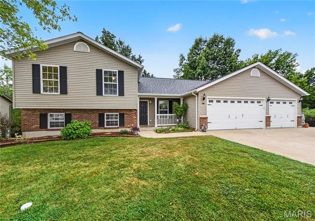 Photo 1 of Single family home for sale at 500 Candlestick Ct, Warrenton, MO 63383 | MLS# MIS26060654 | Listing updated on 2026-10-02