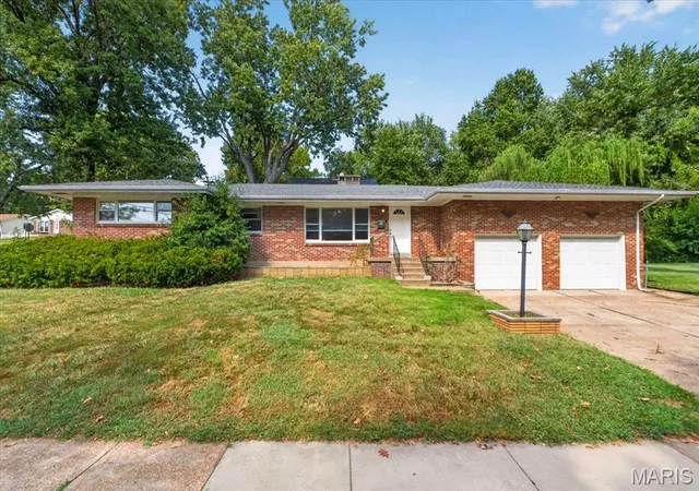 Single family home for sale at 9091 Patrick Dr, Saint Louis, MO 63114 | MLS# MIS26060655