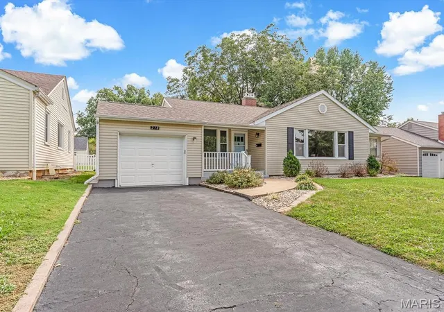 Photo 2 of Single family home for sale at 218 W Liberty St, Columbia, IL 62236 | MLS# MIS26060657 | Listing updated on 2026-10-06