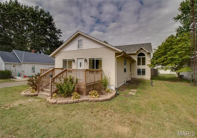 Photo 1 of Single family home for sale at 409 E Teak St, Thayer, IL 62689 | MLS# MIS26060670 | Listing updated on 2026-09-24