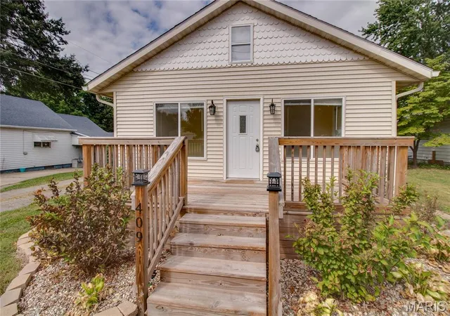 Photo 3 of Single family home for sale at 409 E Teak St, Thayer, IL 62689 | MLS# MIS26060670 | Listing updated on 2026-09-24
