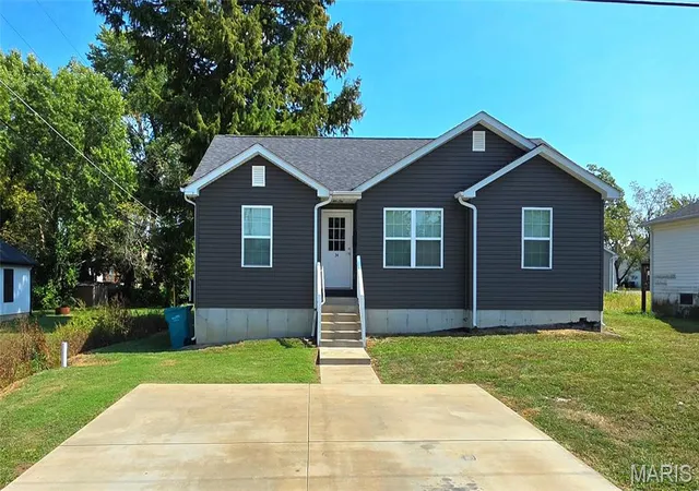 Photo 1 of Single family home for sale at 34 S Olive St, Sullivan, MO 63080 | MLS# MIS26060671 | Listing updated on 2026-09-23