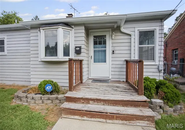 Photo 1 of Single family home for sale at 122 Boynton Dr, Alton, IL 62002 | MLS# MIS26060678 | Listing updated on 2026-09-22