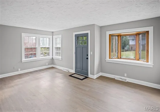 Photo 3 of Single family home for sale at 122 Boynton Dr, Alton, IL 62002 | MLS# MIS26060678 | Listing updated on 2026-09-22