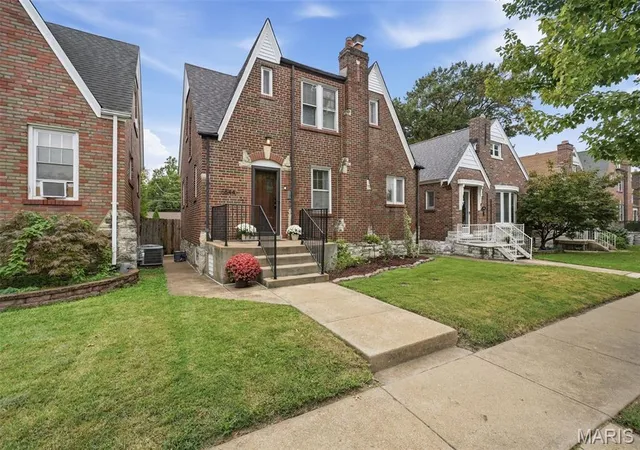 Photo 1 of Sale Pending at 5644 Eichelberger St, Saint Louis, MO 63109 | MLS# MIS26060679 | Listing updated on 2026-09-27