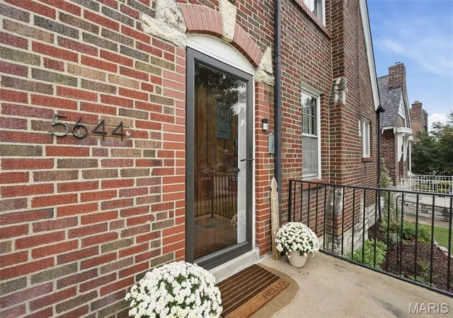 Photo 3 of Sale Pending at 5644 Eichelberger St, Saint Louis, MO 63109 | MLS# MIS26060679 | Listing updated on 2026-09-27