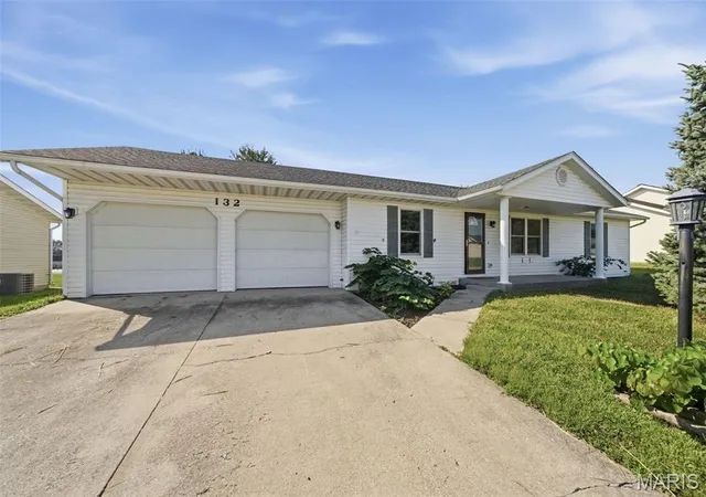 Photo 1 of Single family home for sale at 132 E Harrisonville Dr, Valmeyer, IL 62295 | MLS# MIS26060692 | Listing updated on 2026-09-27