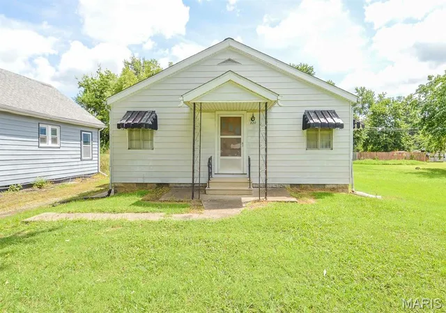 Photo 1 of Single family home for sale at 620 N 3rd Street, Dupo, IL 62239 | MLS# MIS26060697 | Listing updated on 2026-09-23