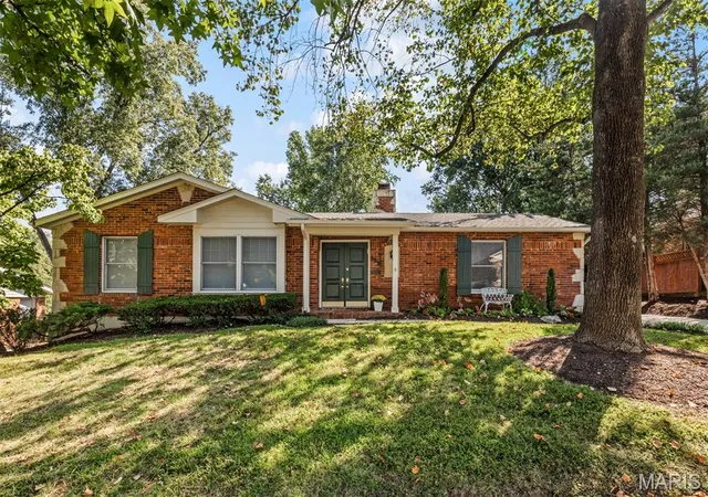 Photo 1 of Single family home for sale at 566 Windsor Ml Dr, Ballwin, MO 63011 | MLS# MIS26060698 | Listing updated on 2026-09-20