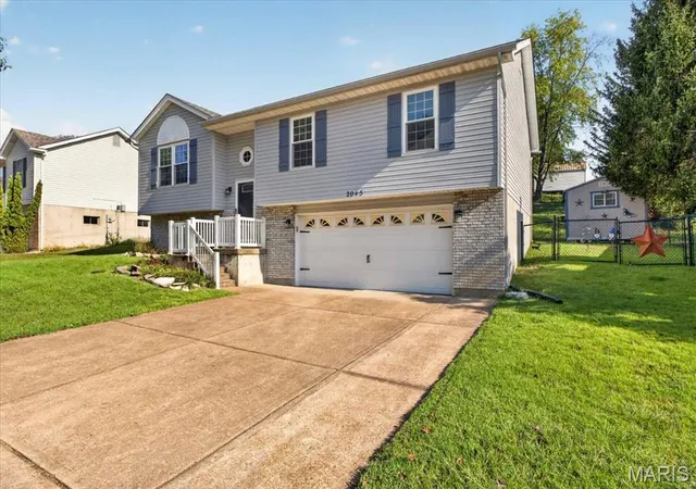 Photo 2 of Single family home for sale at 2045 Rosedale Ct, Arnold, MO 63010 | MLS# MIS26060699 | Listing updated on 2026-09-28