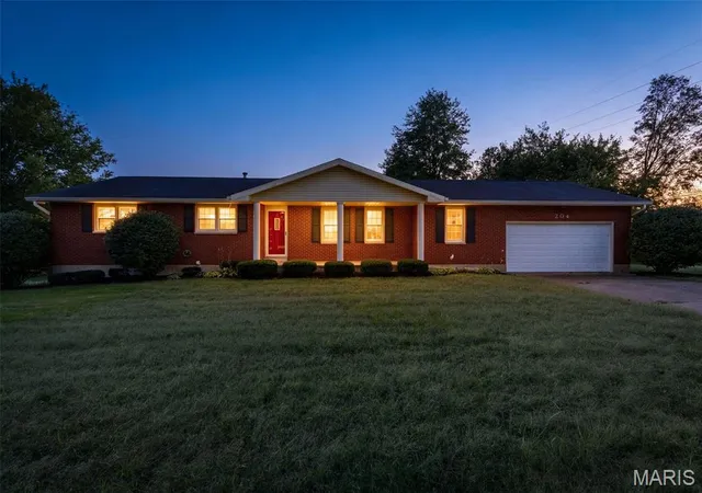 Photo 2 of Single family home for sale at 204 Smith St, Farmington, MO 63640 | MLS# MIS26060717 | Listing updated on 2026-09-21