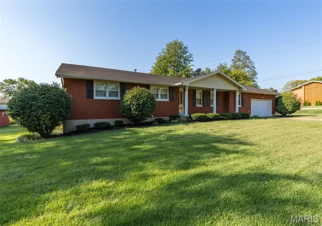 Photo 3 of Single family home for sale at 204 Smith St, Farmington, MO 63640 | MLS# MIS26060717 | Listing updated on 2026-09-21