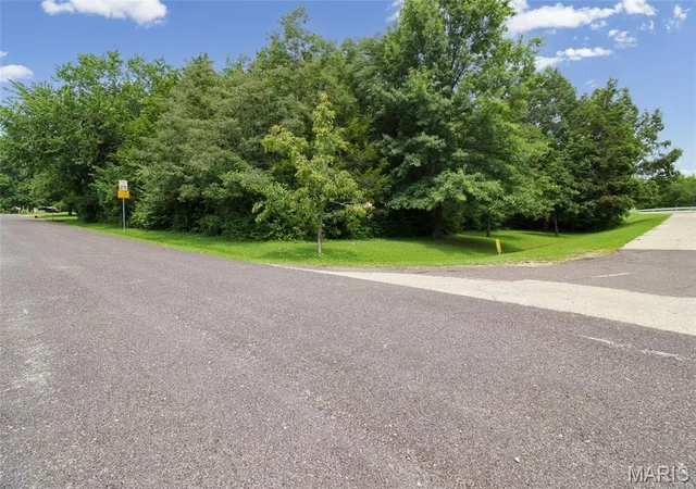 Photo 3 of Single family home for sale at 137 Christland Dr, Sullivan, MO 63080 | MLS# MIS26060719 | Listing updated on 2026-10-02