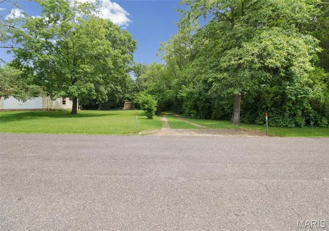 Photo 3 of Single family home for sale at 137 Christland Dr, Sullivan, MO 63080 | MLS# MIS26060719 | Listing updated on 2026-10-02