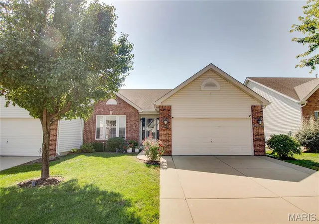 Single family home for sale at 6814 Kensington Dr, Maryville, IL 62062 | MLS# MIS26060720