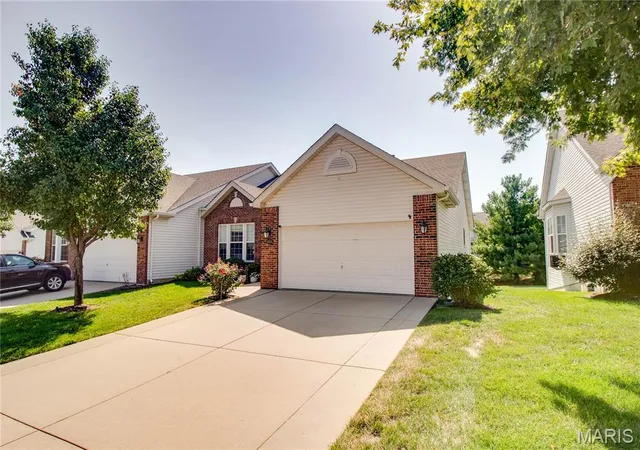 Photo 1 of Single family home for sale at 6814 Kensington Dr, Maryville, IL 62062 | MLS# MIS26060720 | Listing updated on 2026-09-21