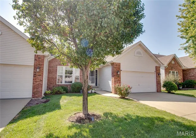 Photo 2 of Single family home for sale at 6814 Kensington Dr, Maryville, IL 62062 | MLS# MIS26060720 | Listing updated on 2026-09-21