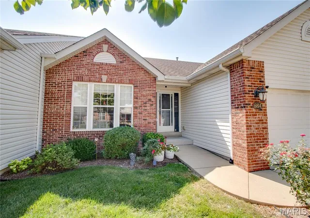 Photo 4 of Single family home for sale at 6814 Kensington Dr, Maryville, IL 62062 | MLS# MIS26060720 | Listing updated on 2026-09-21