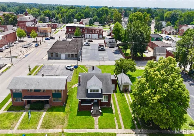 Photo 2 of Single family home for sale at 308 W Clay St, Collinsville, IL 62234 | MLS# MIS26060721 | Listing updated on 2026-09-25