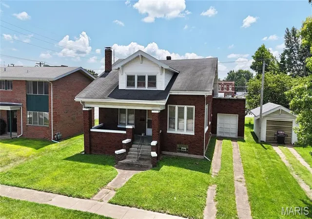 Photo 3 of Single family home for sale at 308 W Clay St, Collinsville, IL 62234 | MLS# MIS26060721 | Listing updated on 2026-09-25