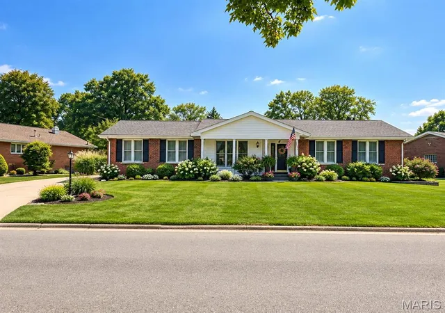 Photo 1 of Single family home for sale at 5213 Jerome Dr, Godfrey, IL 62035 | MLS# MIS26060727 | Listing updated on 2026-10-03