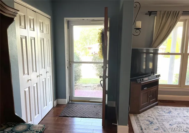 Photo 3 of Single family home for sale at 5213 Jerome Dr, Godfrey, IL 62035 | MLS# MIS26060727 | Listing updated on 2026-10-03