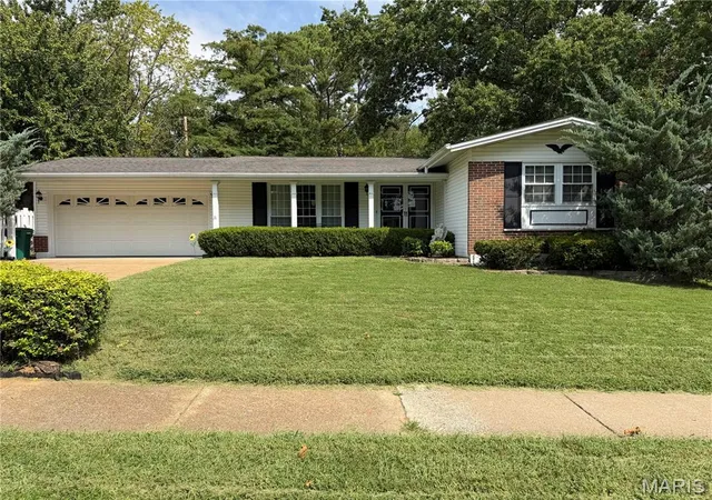 Photo 1 of Single family home for sale at 465 Burncoate Dr, Saint Louis, MO 63129 | MLS# MIS26060729 | Listing updated on 2026-10-04