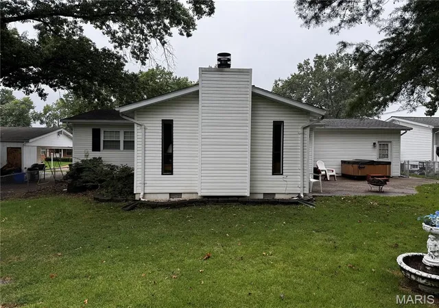 Photo 17 of Sale Pending at 465 Burncoate Dr, Saint Louis, MO 63129 | MLS# MIS26060729 | Listing updated on 2026-10-07