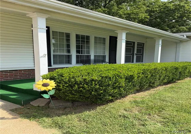 Photo 3 of Single family home for sale at 465 Burncoate Dr, Saint Louis, MO 63129 | MLS# MIS26060729 | Listing updated on 2026-10-04