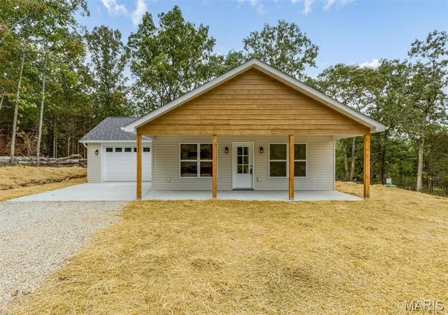 Photo 3 of Single family home for sale at 1428 Rue Cynthia, Bonne Terre, MO 63628 | MLS# MIS26060730 | Listing updated on 2026-10-05